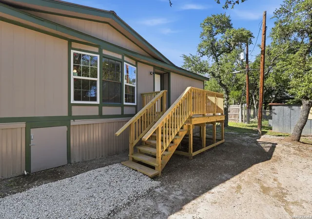 Photo 3 of Single family home for sale at 507 Forest Hill St, Canyon Lake, TX 78133 | MLS# 1967979 | Listing updated on 2026-09-18