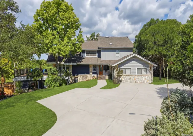 Photo 4 of Single family home for sale at 701 Oakland Hills Ln, Kerrville, TX 78028 | MLS# 1967992 | Listing updated on 2026-06-17
