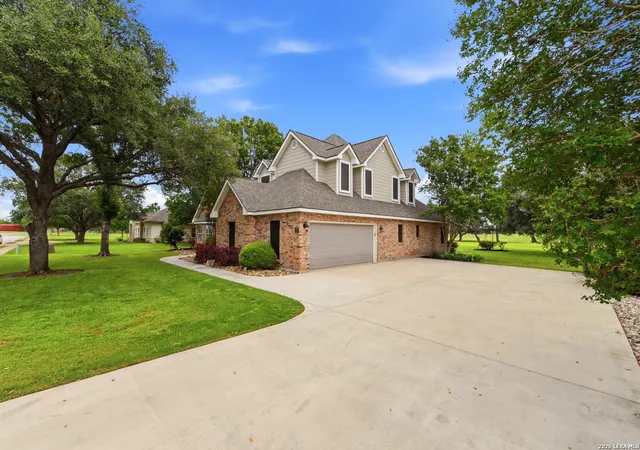 Photo 3 of Single family home for sale at 220 Private Road 4661, Castroville, TX 78009 | MLS# 1968014 | Listing updated on 2026-07-18