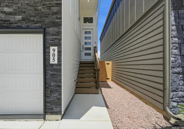 Listing Photo 4 - Condo for sale in building located at 6464 Babcock Rd, San Antonio, TX 78249 - Unit #905