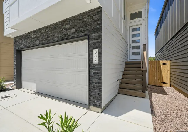 Listing Photo 5 - Condo for sale in building located at 6464 Babcock Rd, San Antonio, TX 78249 - Unit #905