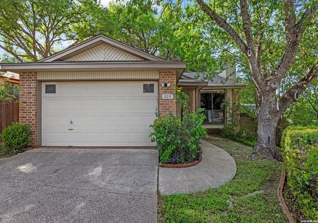 Photo 2 of Single family home for sale at 209 Crystal Cyn, Universal City, TX 78148 | MLS# 1968100 | Listing updated on 2026-06-23