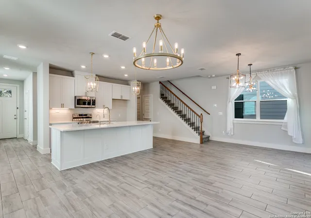 3rd image of 16011 Babcock Rd #4, San Antonio, TX 78255 | MLS# 1968132