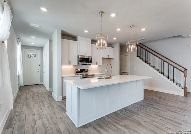 4th image of 16011 Babcock Rd #4, San Antonio, TX 78255 | MLS# 1968132
