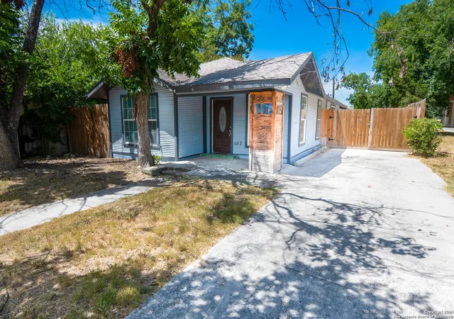 Photo 2 of Single family home for sale at 1415 W French, San Antonio, TX 78201 | MLS# 1968183 | Listing updated on 2026-05-30