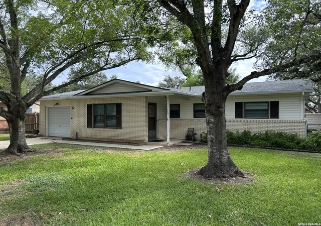 2nd image of 134 Rosewood Dr, Universal City, TX 78148 | MLS# 1968252