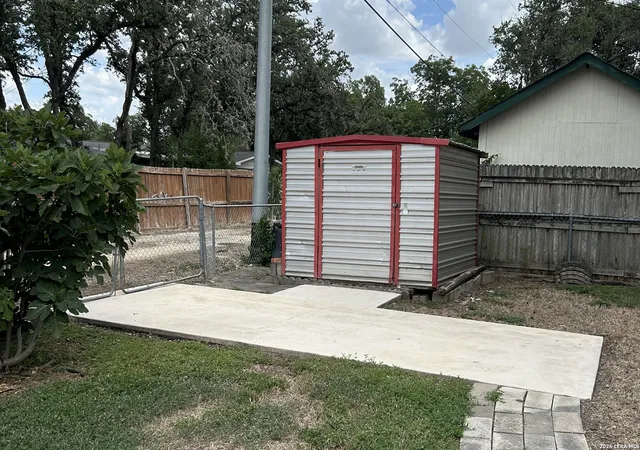Photo 3 of Sale Pending at 134 Rosewood Dr, Universal City, TX 78148 | MLS# 1968252 | Listing updated on 2026-08-10