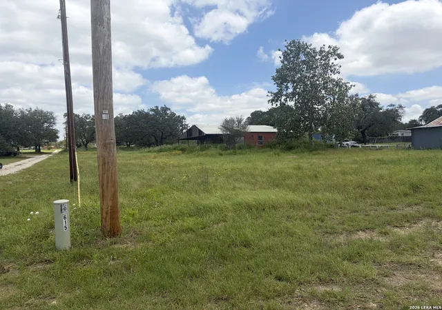 Photo 1 of Land for sale at 615 Rossville Rd, Devine, TX 78016 | MLS# 1968268 | Listing updated on 2026-05-30