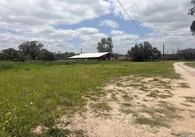 Photo 2 of Land for sale at 615 Rossville Rd, Devine, TX 78016 | MLS# 1968268 | Listing updated on 2026-05-30