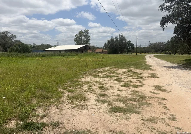 Photo 3 of Land for sale at 615 Rossville Rd, Devine, TX 78016 | MLS# 1968268 | Listing updated on 2026-05-30