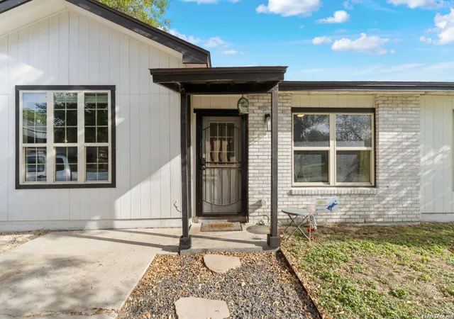 Photo 3 of Single family home for sale at 519 Sandalwood, San Antonio, TX 78216 | MLS# 1968322 | Listing updated on 2026-08-01