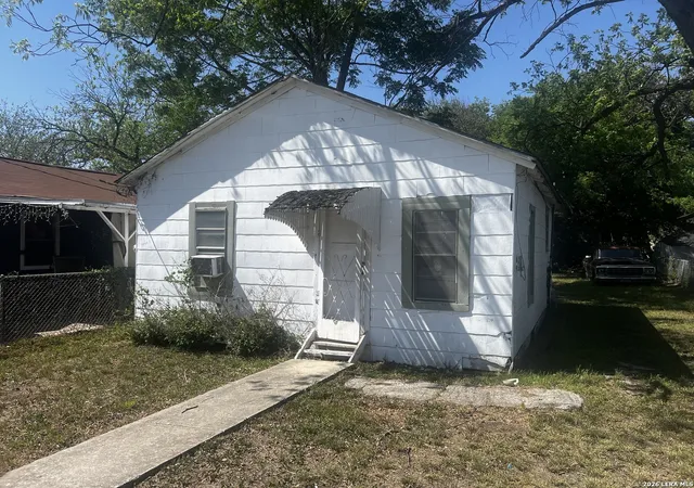 Photo 3 of Single family home for sale at 811 Theo Pwy, San Antonio, TX 78210 | MLS# 1968338 | Listing updated on 2026-08-18