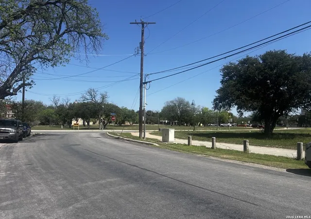 Photo 6 of Single family home for sale at 811 Theo Pwy, San Antonio, TX 78210 | MLS# 1968338 | Listing updated on 2026-08-18