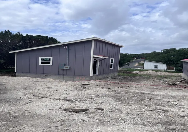 Photo 2 of Single family home for sale at 510 Valleyview St, Canyon Lake, TX 78133 | MLS# 1968343 | Listing updated on 2026-05-31