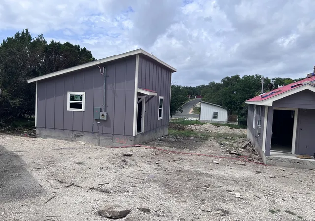 Photo 3 of Single family home for sale at 510 Valleyview St, Canyon Lake, TX 78133 | MLS# 1968343 | Listing updated on 2026-05-31
