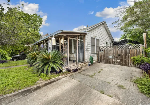 Homes for sale in San Antonio, TX | 1927 W Woodlawn Ave, San Antonio, TX 78201 | MLS# 1968377
