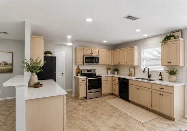 Photo 4 of Single family home for sale at 8927 Interlachen, Selma, TX 78154 | MLS# 1968468 | Listing updated on 2026-09-23