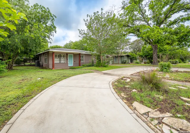 2nd image of 636 Rittiman Rd, Terrell Hills, TX 78209 | MLS# 1968502