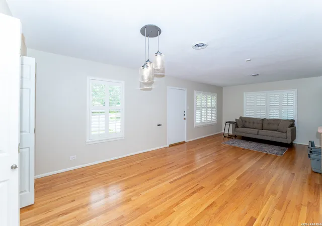 5th image of 636 Rittiman Rd, Terrell Hills, TX 78209 | MLS# 1968502