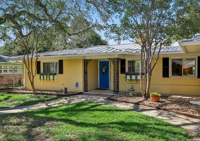 2nd image of 418 Northridge Dr, San Antonio, TX 78209 | MLS# 1968503