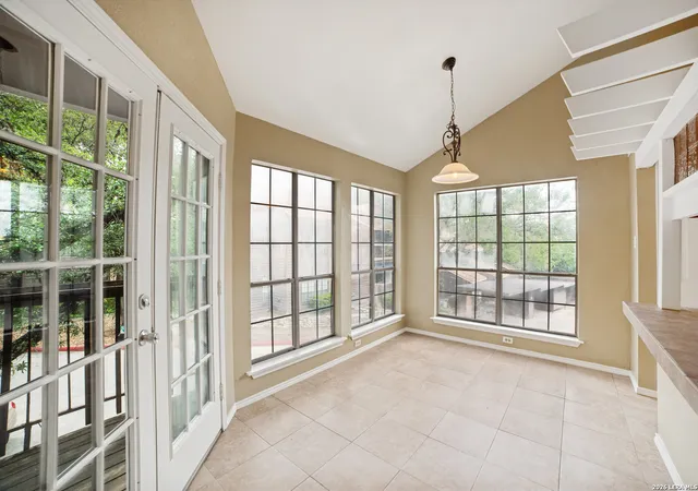 Listing Photo 5 - Condo for sale in building located at 8633 Datapoint Dr, San Antonio, TX 78229 - Unit #204