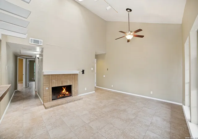 Listing Photo 4 - Condo for sale in building located at 8633 Datapoint Dr, San Antonio, TX 78229 - Unit #204