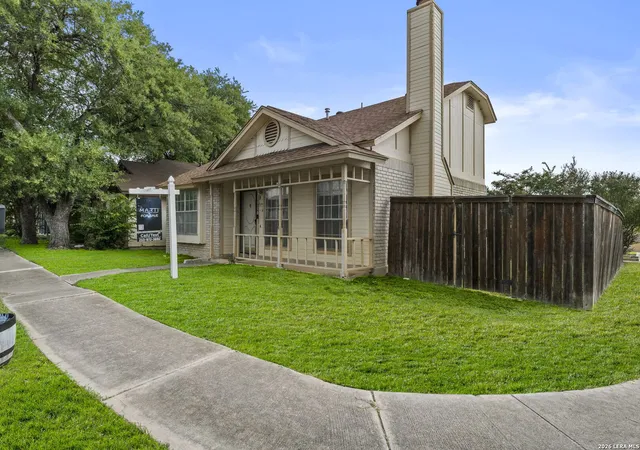 Photo 3 of Single family home for sale at 702 Garden Meadow Dr, Universal City, TX 78148 | MLS# 1968945 | Listing updated on 2026-08-18