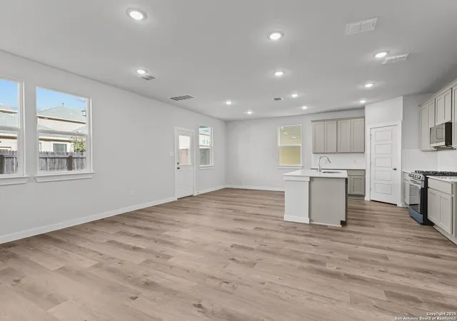 Photo 4 of Single family home for sale at 6571 Bufflehead Bend, Leon Valley, TX 78240 | MLS# 1968969 | Listing updated on 2026-09-30