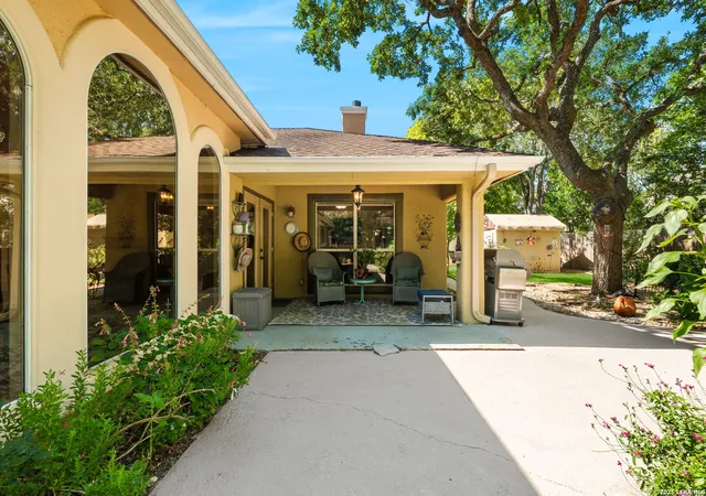 Photo 3 of Sale Pending at 29627 Fairview Pl, Fair Oaks Ranch, TX 78015 | MLS# 1968980 | Listing updated on 2026-08-07