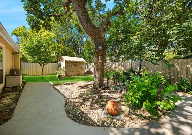Photo 4 of Sale Pending at 29627 Fairview Pl, Fair Oaks Ranch, TX 78015 | MLS# 1968980 | Listing updated on 2026-08-07