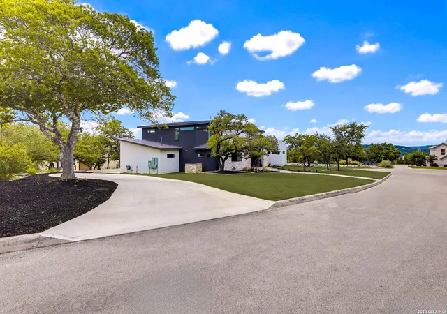 2nd image of 10009 Basilone Rdg, San Antonio, TX 78255 | MLS# 1969100