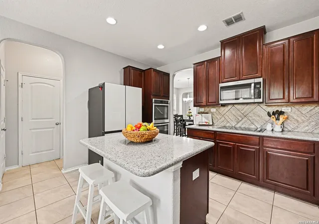 Photo 4 of Single family home for sale at 129 Rocky Path, Boerne, TX 78006 | MLS# 1969136 | Listing updated on 2026-09-14