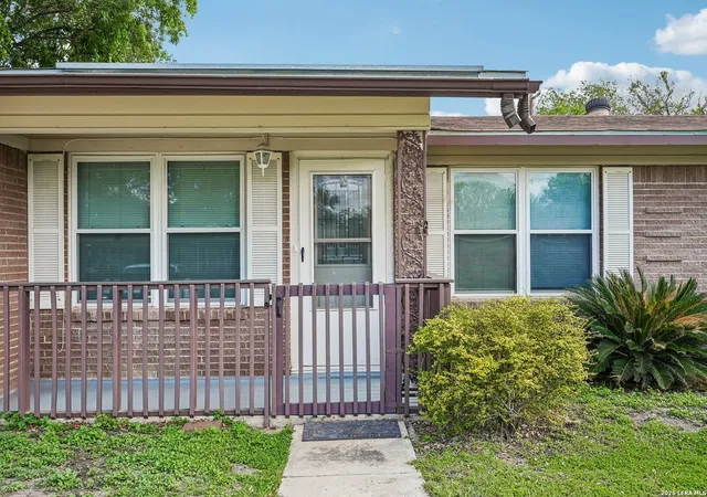 Photo 1 of Single family home for sale at 215 Hialeah Ave, San Antonio, TX 78218 | MLS# 1969149 | Listing updated on 2026-09-04