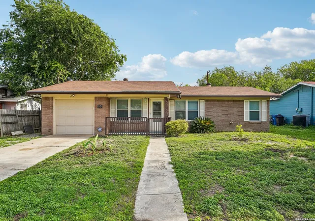 Photo 3 of Single family home for sale at 215 Hialeah Ave, San Antonio, TX 78218 | MLS# 1969149 | Listing updated on 2026-09-04