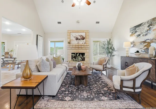 2nd image of 8 Walnut Grove Rd, Boerne, TX 78006 | MLS# 1969157