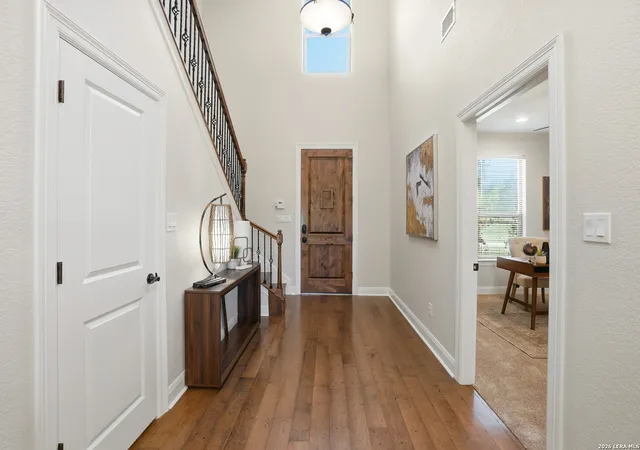 Photo 3 of Single family home for sale at 8 Walnut Grove Rd, Boerne, TX 78006 | MLS# 1969157 | Listing updated on 2026-09-10