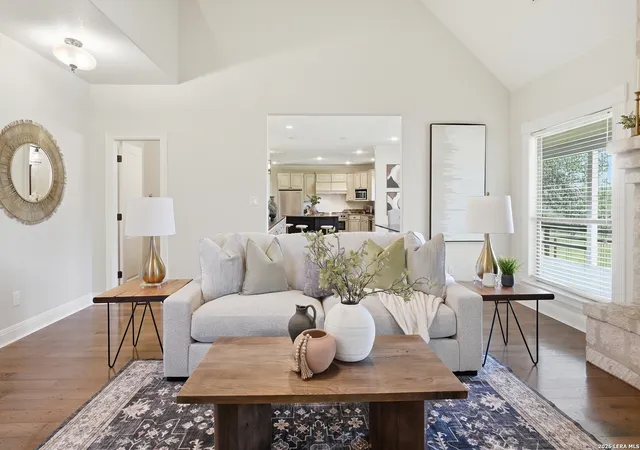 Photo 4 of Single family home for sale at 8 Walnut Grove Rd, Boerne, TX 78006 | MLS# 1969157 | Listing updated on 2026-09-10