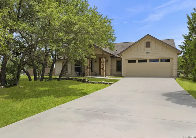 Photo 2 of Single family home for sale at 111 Swallow Ct, Canyon Lake, TX 78133 | MLS# 1969161 | Listing updated on 2026-09-01