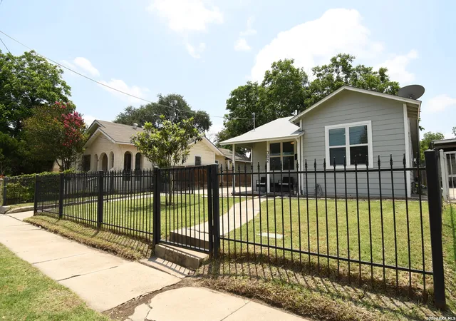 2nd image of 302 Pruitt Ave, San Antonio, TX 78204 | MLS# 1969186