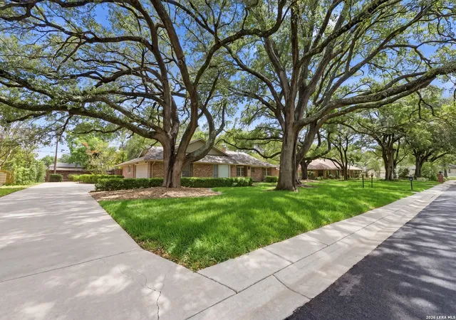 Photo 4 of Sale Pending at 105 Cobblestone, Castle Hills, TX 78213 | MLS# 1969209 | Listing updated on 2026-08-06