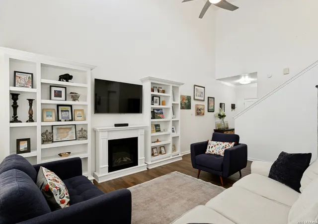 Photo 4 of Sale Pending at 142 Oakwell Farms Pkwy #142, San Antonio, TX 78218 | MLS# 1969307 | Listing updated on 2026-08-27