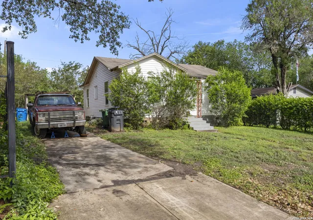 Homes for sale in San Antonio, TX | 211 Robeson Ave, San Antonio, TX 78220 | MLS# 1969379