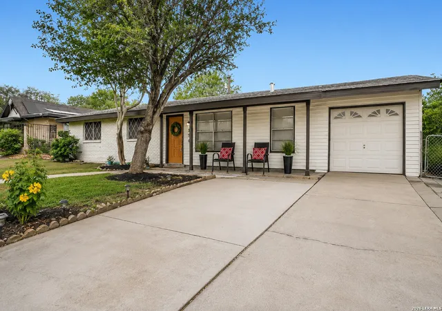 Photo 2 of Single family home for sale at 154 Mountain Valley St, San Antonio, TX 78227 | MLS# 1969513 | Listing updated on 2026-09-12