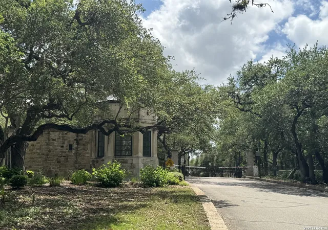 Photo 4 of Land for sale at Lot 9 Tremaine, San Antonio, TX 78230 | MLS# 1969543 | Listing updated on 2026-06-03