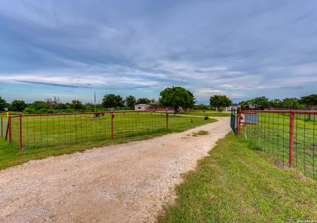 3rd image of 337 Dewey Ln, Seguin, TX 78155 | MLS# 1969624