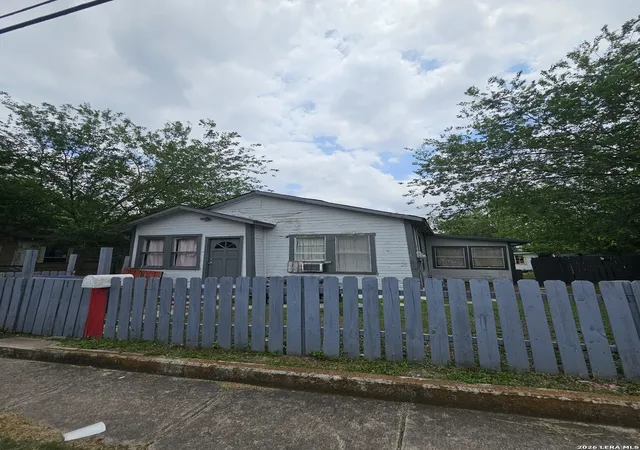 Photo 3 of Single family home for sale at 2318 W Poplar St, San Antonio, TX 78207 | MLS# 1969634 | Listing updated on 2026-07-05