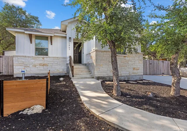 Photo 1 of Single family home for sale at 1463 Bonnyview, Canyon Lake, TX 78133 | MLS# 1969648 | Listing updated on 2026-09-10