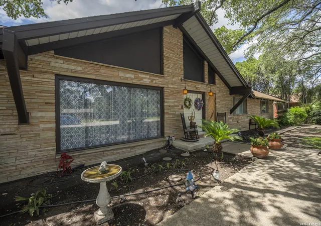 Photo 4 of Single family home for sale at 101 Glentower Dr, San Antonio, TX 78213 | MLS# 1969696 | Listing updated on 2026-06-05