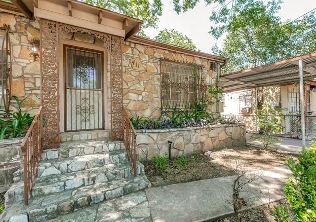 Photo 2 of Single family home for sale at 411 School St, San Antonio, TX 78210 | MLS# 1969713 | Listing updated on 2026-07-26