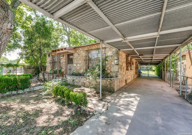 Photo 3 of Single family home for sale at 411 School St, San Antonio, TX 78210 | MLS# 1969713 | Listing updated on 2026-07-26